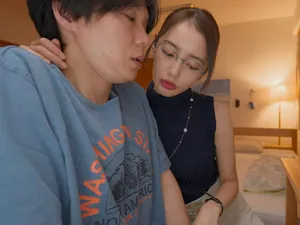 Em nhân viên bị quản lý bắt làm người mẫu cho công ty đồ lót cuốn hút và cái kết