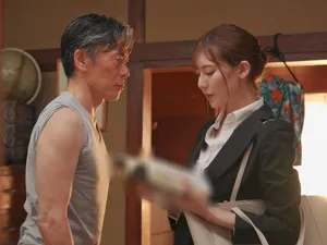 两个个黑丝骚货轮轮 Thưởng thức số lượng lớn nước xổ số, đam mê đỉnh cao 骚逼舔鸡巴草逼 Nước chảy dâm đãng